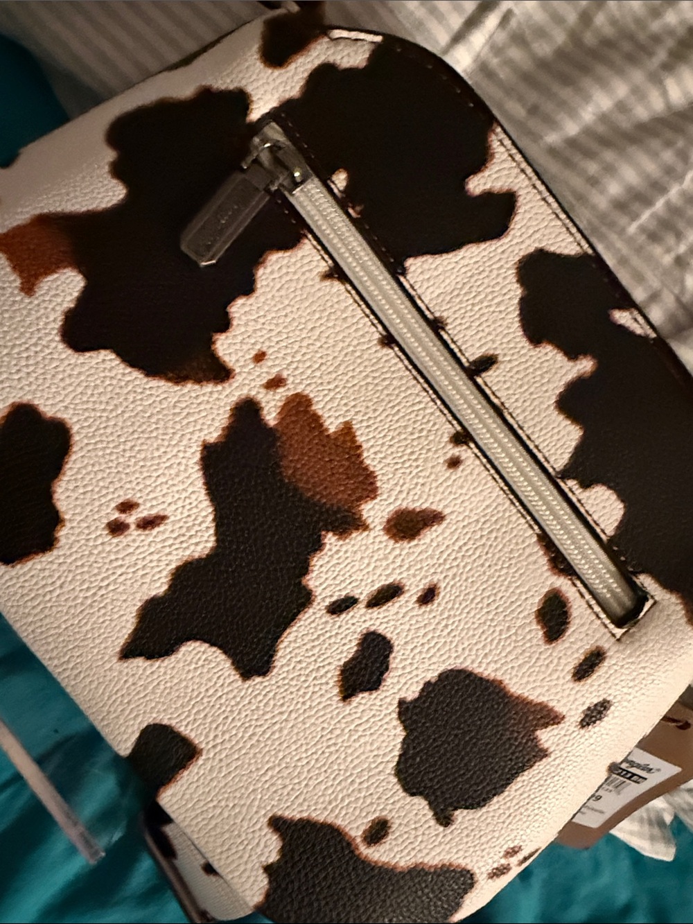 NWT Wrangler Brown & White Cow Print Crossbody Bag 10 x 7.5” x 3 cow strap - Picture 5 of 7